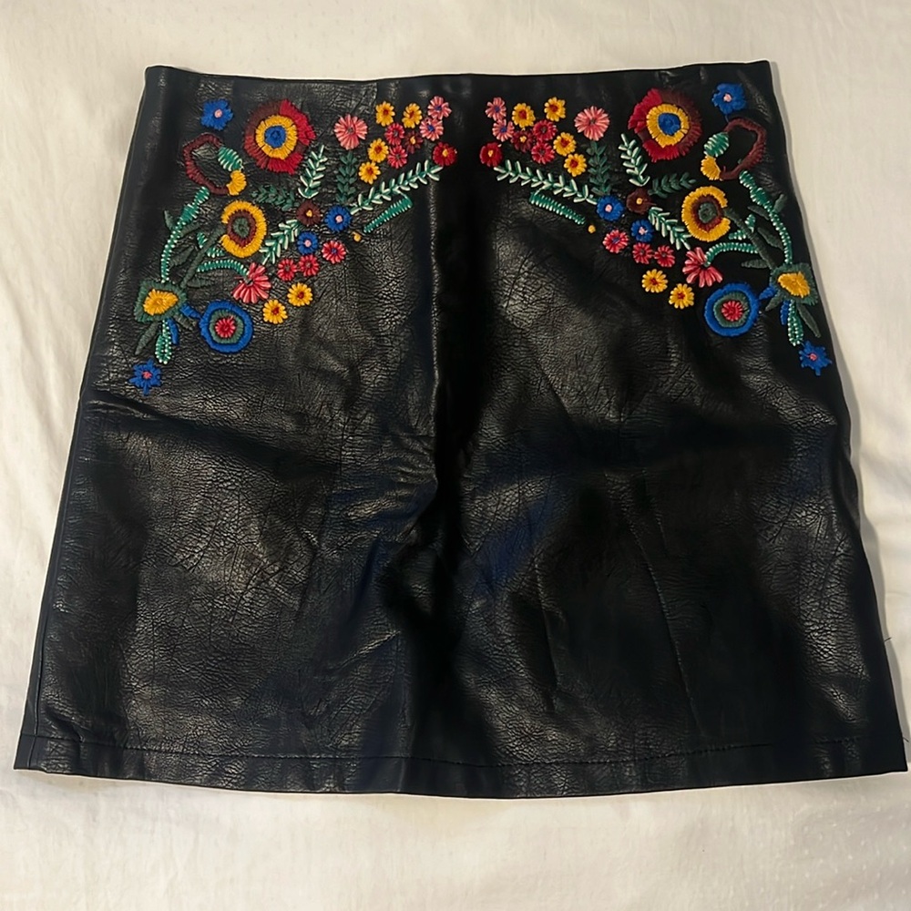 Zara embroidered mini skirt